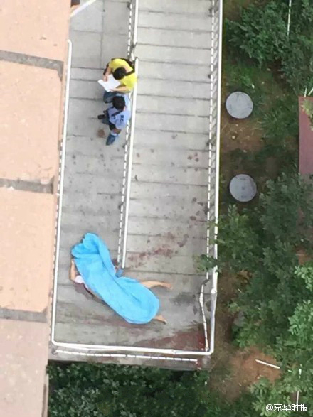 济南发改委一官员坠楼身亡 记者采访被围殴(图