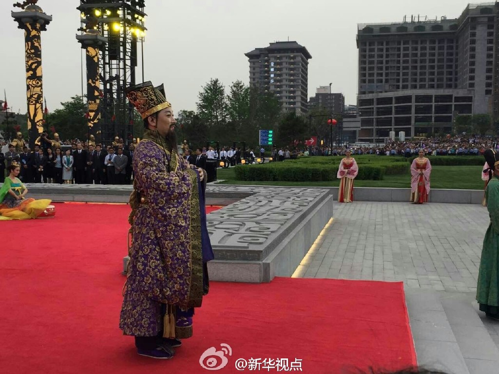 西安仿古式迎莫迪:仿古武士和宫女列队迎接(组