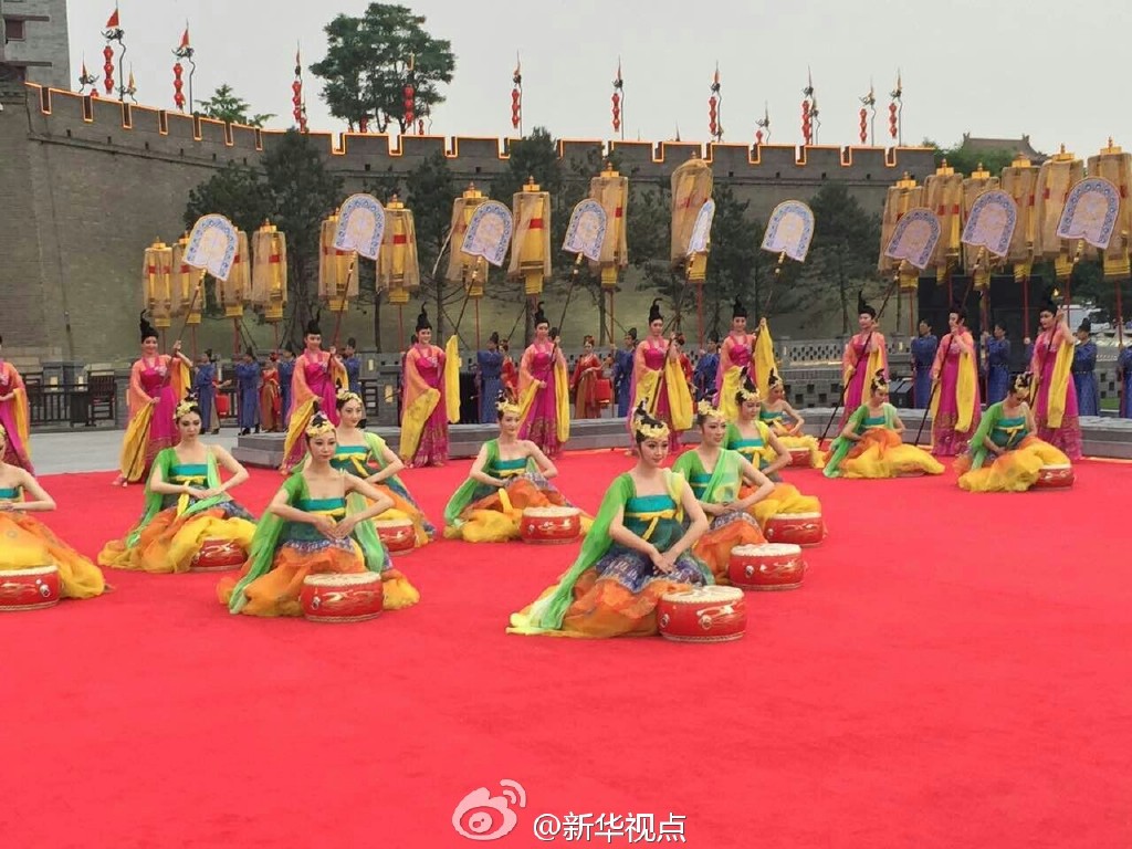 西安仿古式迎莫迪:仿古武士和宫女列队迎接(组
