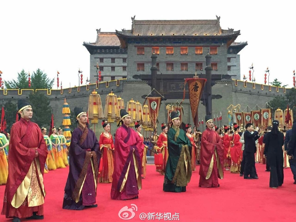 西安仿古式迎莫迪:仿古武士和宫女列队迎接(组