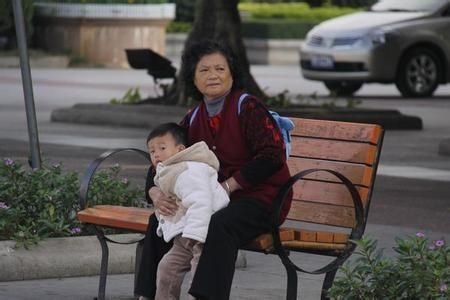 “隔代抚养”真的教坏子孙?