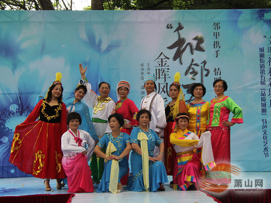 惊艳!潇湘摩登老人走T台 金晖风采“靓”出来