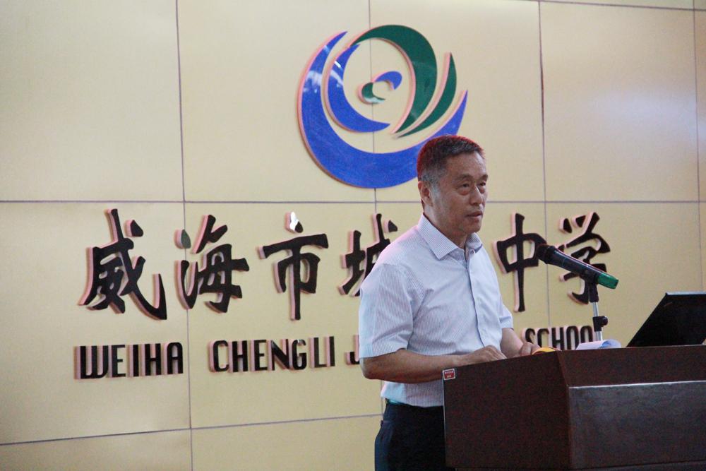 (中央电教馆丁新副馆长在会上讲话)