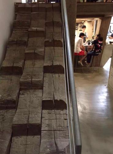 极有家把家居展搬到了何以琛的办公室里