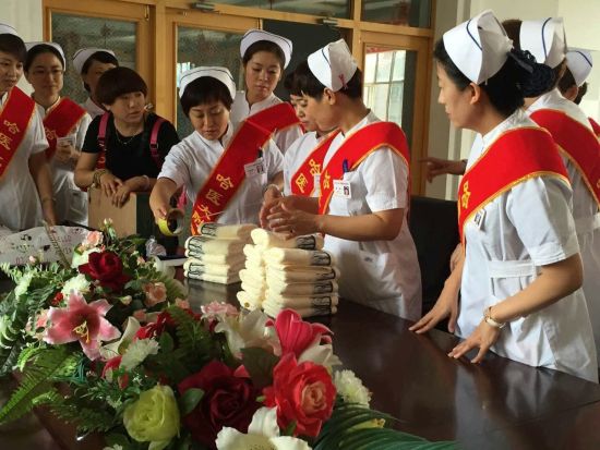 哈医大四院护理专家团队开展“走进福利院·关爱老年人健康”大型义诊活动