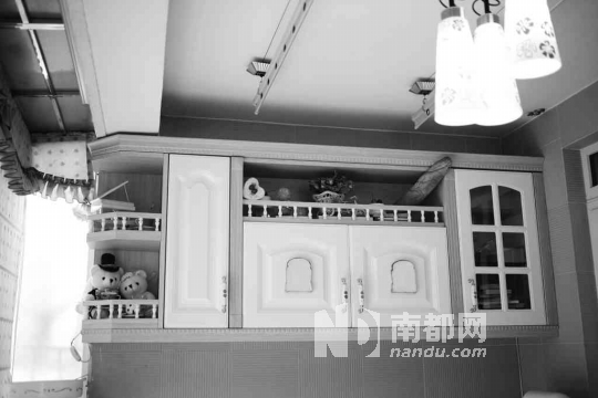 钟沁怡自己设计改装完成的阳台烹饪工作间。