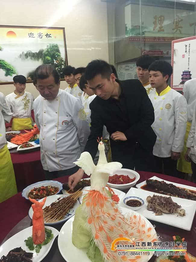 江西省新东方烹饪学校特色原料制作