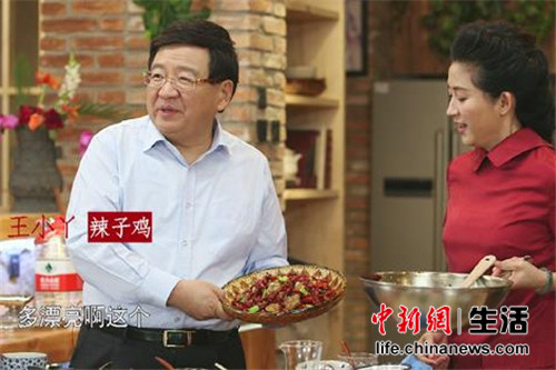 《回家吃饭》:创业天才徐小平进厨房展厨艺