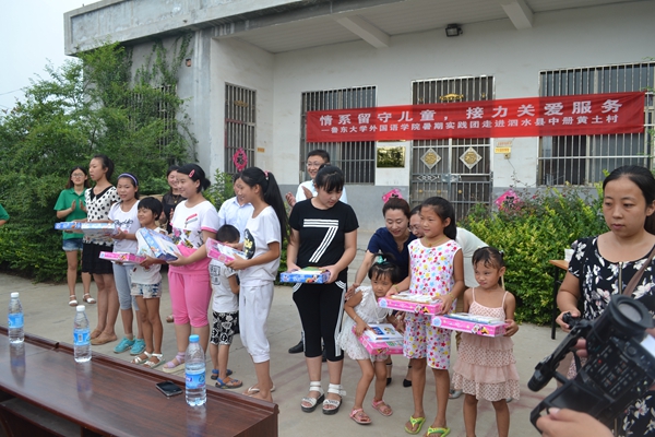 image007.jpg 鲁东大学开展关爱留守儿童暑期社会实践(图)