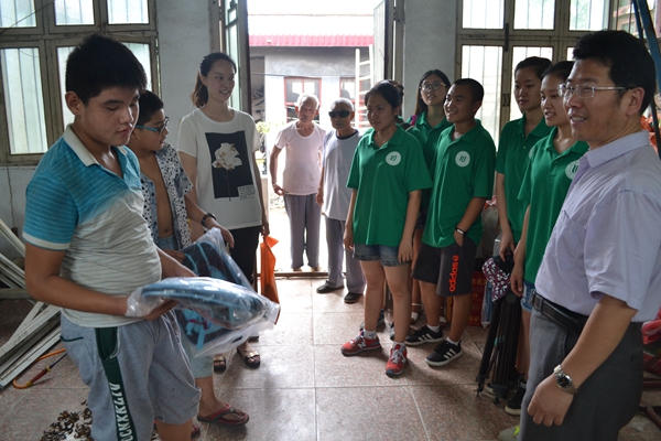 image009.jpg 鲁东大学开展关爱留守儿童暑期社会实践(图)