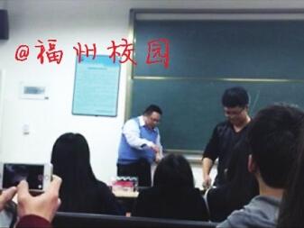 福州“另类”文化课老师:课堂上给学生做蚵仔煎
