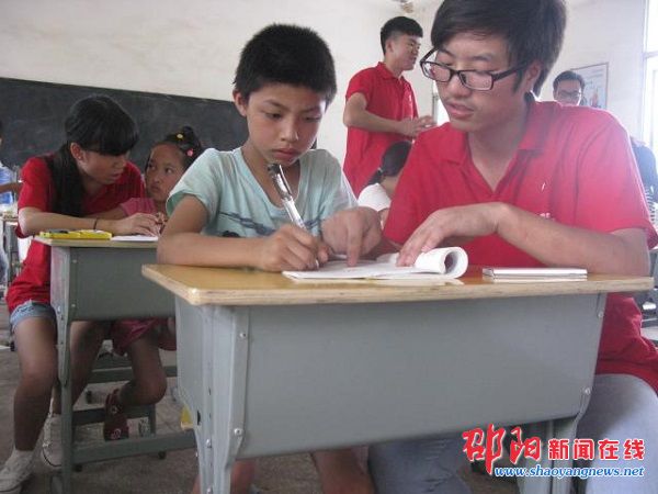 邵阳学院学子帮扶留守儿童 开启一对一辅导新课