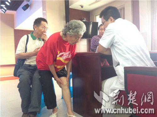 湖北医学领军人才为老年人传授呵护心脏长寿秘