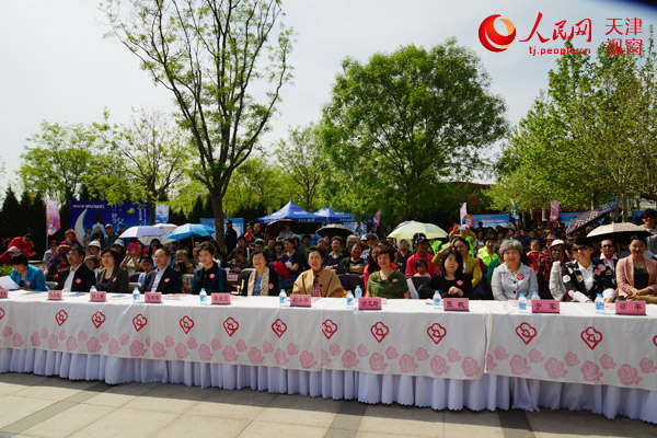 与会领导参加2015年度智慧女性 我的家居我做主社区活动全国启动会。
