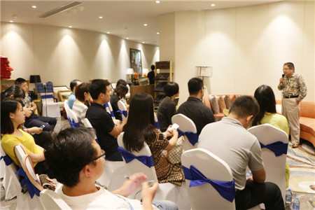 嘉宾聆听大师讲课 嘉宾聆听大师讲课