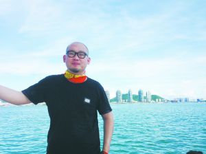 一批小体量、非常规的新兴业态正在成为购物中心新宠。以烘焙起家的曼思欢乐厨房(以下简称“曼思”)集合了中西餐、东南亚餐等厨艺课程。曼思创始人陈思在接受北京商报记者专访时表示,起初选址不理想使第一家店生意一般,但经过两年探索找到了感觉。未来曼思欢乐厨房所有店基本都会开在购物中心,一线城市的社区购物中心是厨房类生活业态最好的寄居地。