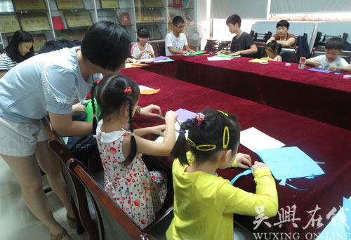 朝阳:都市家园社区举办少儿手工制作课堂
