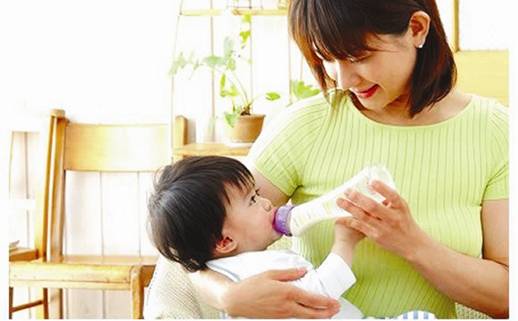 保姆虐童案件频发 五大措施可保儿童安全