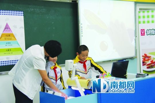 嘉顿“健康早餐课堂”走进小学