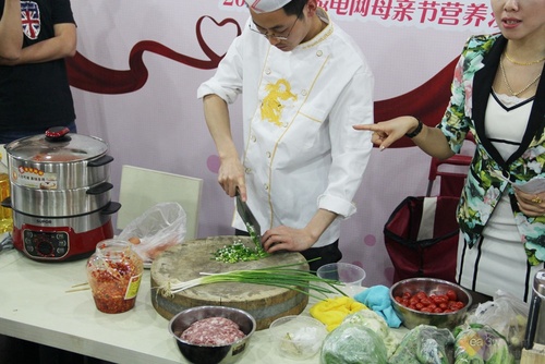 美食课堂:苏泊尔电蒸锅烹饪剁椒鱼头