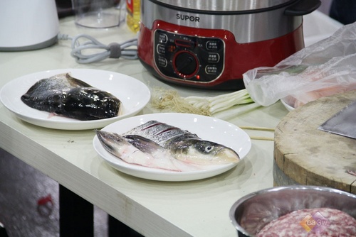 美食课堂:苏泊尔电蒸锅烹饪剁椒鱼头
