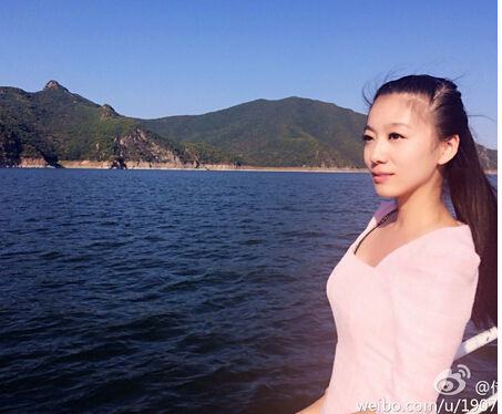 最美女腰老师拄拐讲课