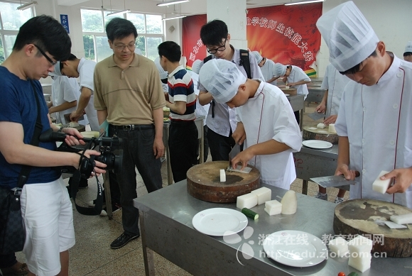 青田职校巧打"侨牌" 小语种课程为烹饪学生就业