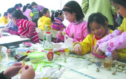 在“扬长学院”学做剁椒凤爪 一小学开设厨艺课