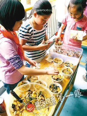 孩子多大了会做菜吗? 小学停课比厨艺【组图】