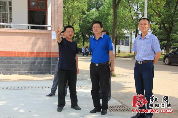 岳阳县委书记毛知兵到县一中调研：有为才有位