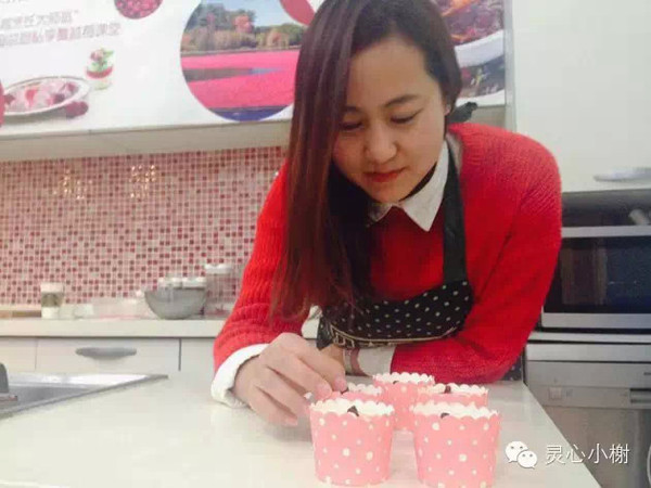 大使夫人作美国蔓越莓烹饪大师班助教