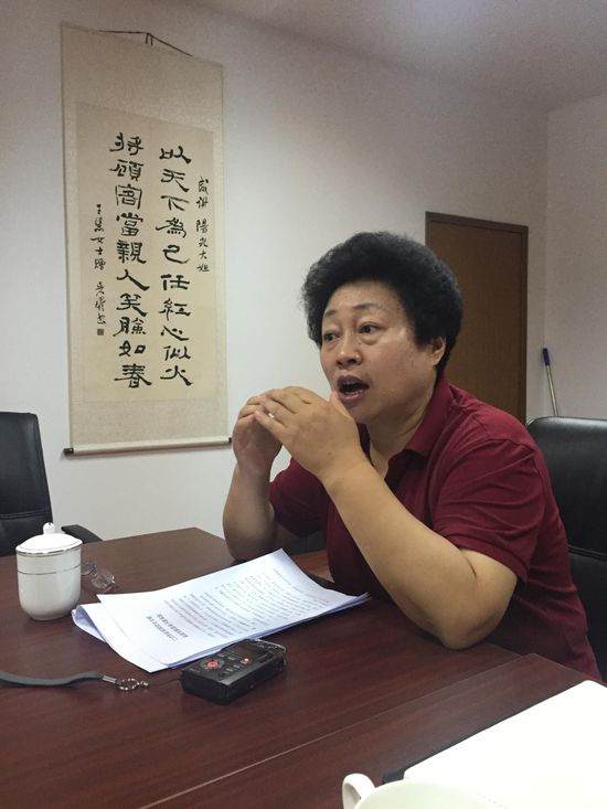 她曾是一名挡车工,她曾是一名纺织女工,她曾经到处筹钱开始第一次创业,她就是济南阳光大姐服务有限责任公司董事长、总经理卓长立。回首这些年的创业历程,卓长立感慨:“我在变革中有了动力,也给我带来了机遇,人要敢于迎接挑战,善于把挑战变为机遇。”