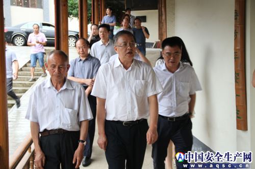 欧阳斌副主席一行视察安全文化长廊