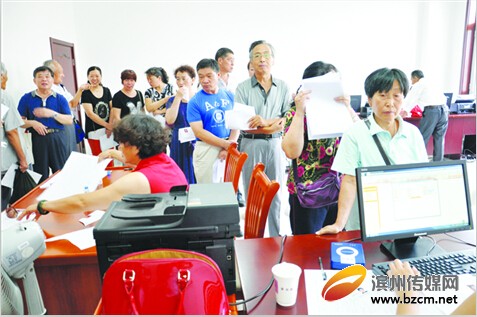 市老年大学招生报名正在进行 年满45周岁均可报