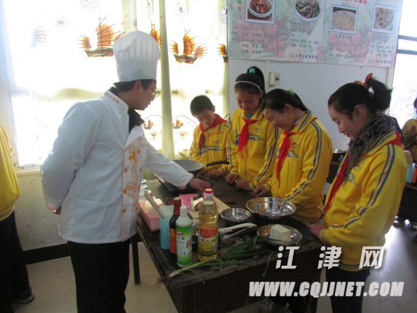 一年级起学烹饪 12道家常菜做法成为圣泉小学必修课