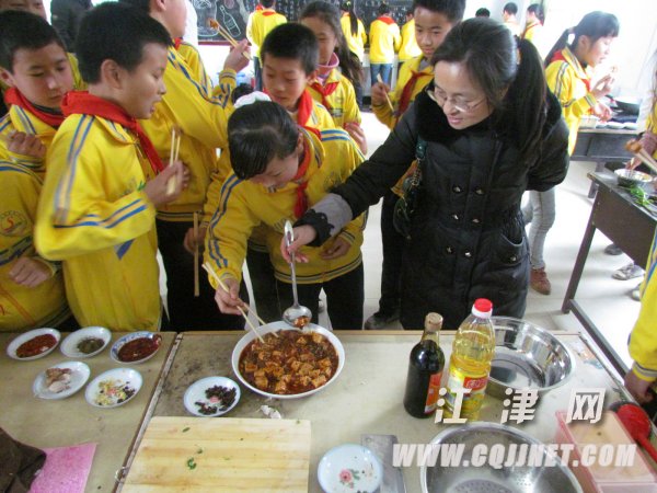 一年级起学烹饪 12道家常菜做法成为圣泉小学必修课