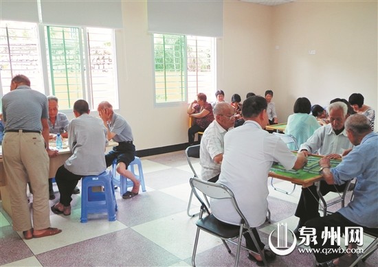 老年朋友学习健康保健常识