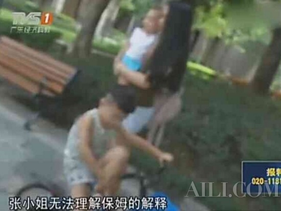 气愤！监拍保姆粗鲁虐婴：甩孩子如甩衣服