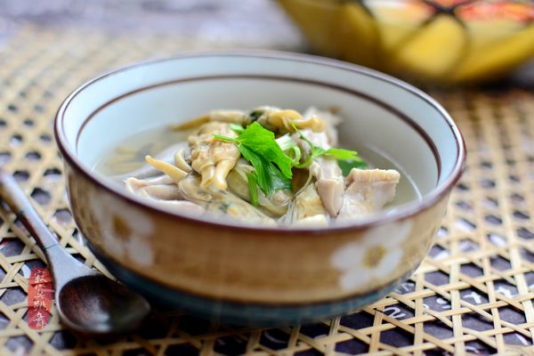 【厨艺课堂】干贝蛏干炖猪肚