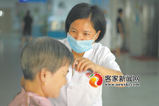 大余浮江村民蓝友莲:患癌康复心存感恩 多年免