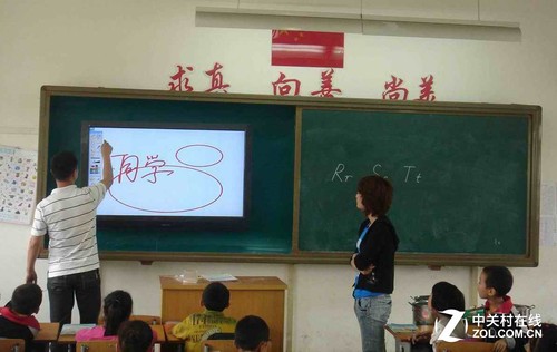 具备虚拟触控功能的教育投影机