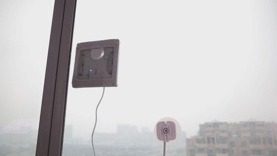 高楼擦窗缺条安全带 擦窗机器人更省心