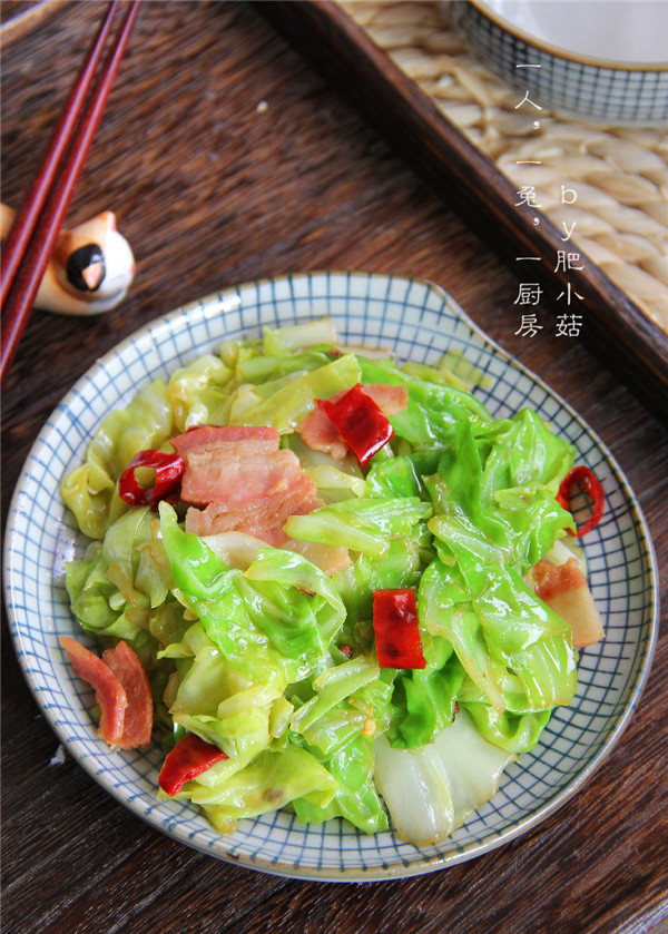 【厨艺课堂】一学就会绝味下饭菜,培根手撕包菜