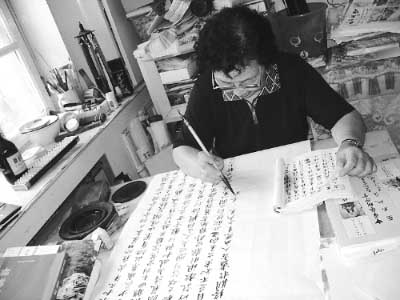 七旬老太学书习画老有所成(图)