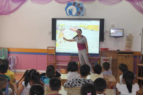 宝鸡幼儿园:001.jpg 宝鸡幼儿园培养幼儿安全防护意识(组图)