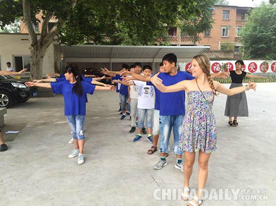 “最美英语教师”报道追踪三:请来外国志愿者,免费辅导留守儿童