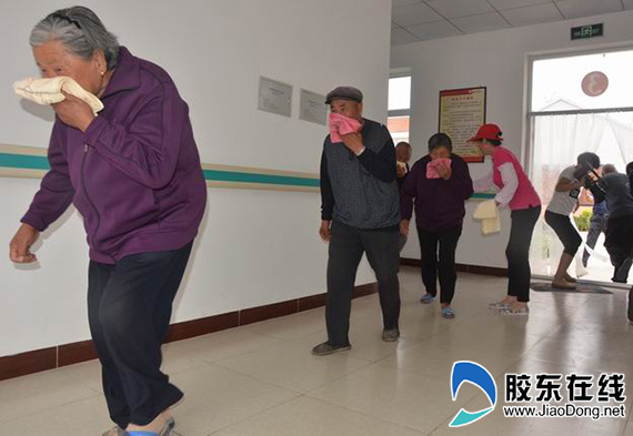 招远：养老院上消防课 老人现场学逃生