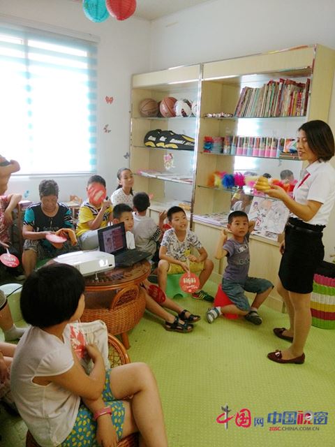 淮安市上海路社区“七彩课堂夏令营”深得孩子们的欢迎