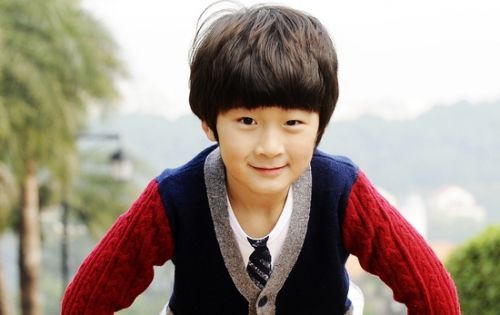 小眼睛处女座林大竣 在公主王子身边一样刷存在