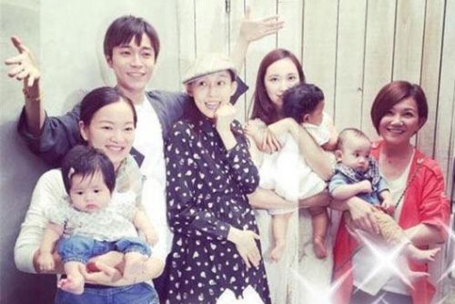 不拼亲妈拼干妈 星二代的超大牌干妈